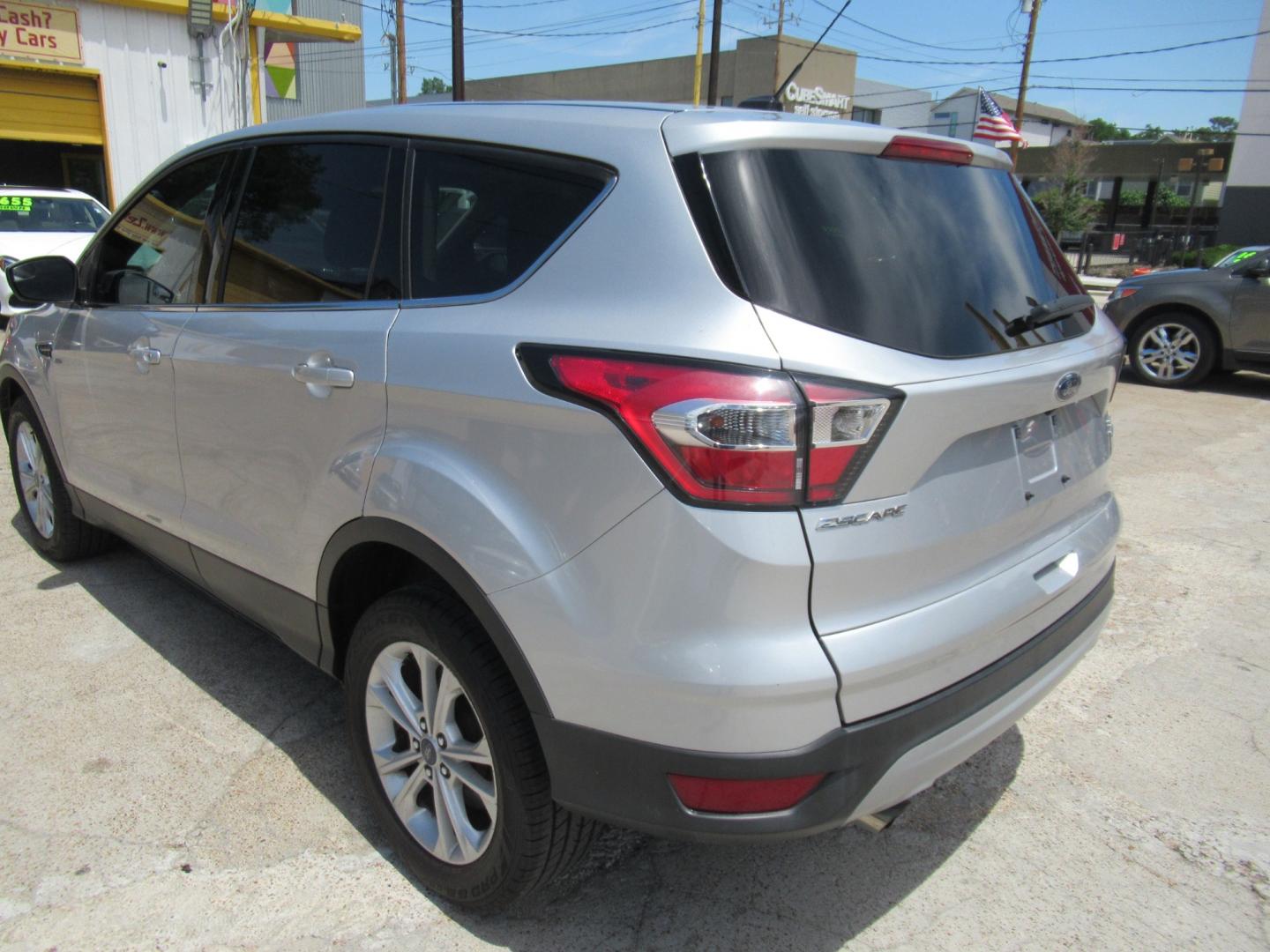 2017 Silver /Black Ford Escape SE FWD (1FMCU0GDXHU) with an 1.5L L4 DOHC 16V engine, Automatic transmission, located at 1511 North Shepherd Dr., Houston, TX, 77008, (281) 657-1221, 29.798361, -95.412560 - 2017 FORD ESCAPE SE VIN: 1FMCU0GDXHUE54105 1 F M C U 0 G D X H U E 5 4 1 0 5 4 DOOR WAGON/SPORT UTILITY 1.5L I4 F DOHC 16V GASOLINE FRONT WHEEL DRIVE - Photo#19